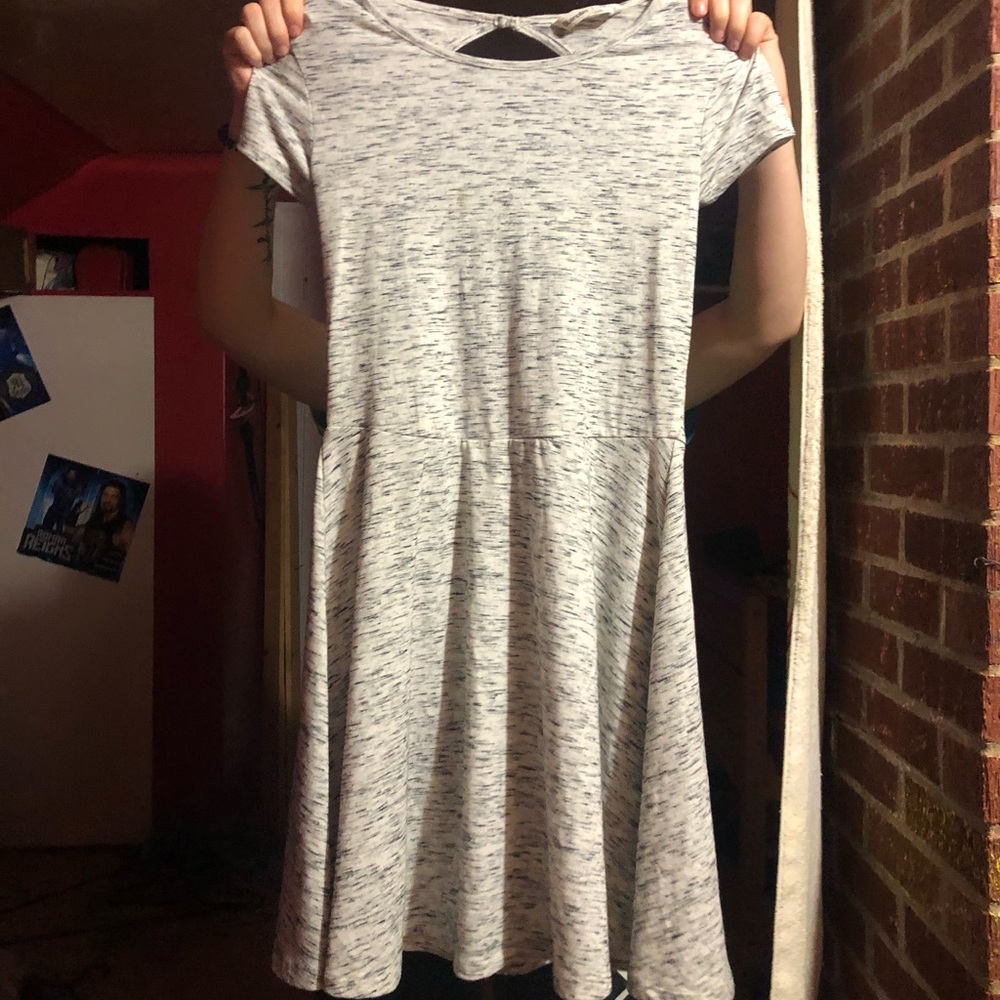 Dresses - Picture 5 of 7